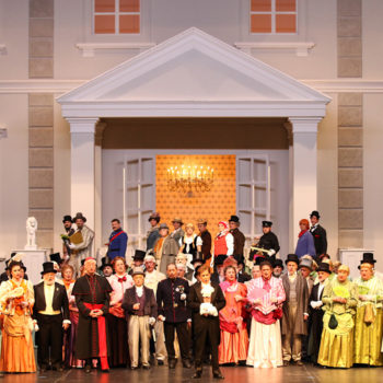 Die kölsche Witwe - Divertissementchen 2011 - Großer Chor vor Stadthaus am historischen Neumarkt