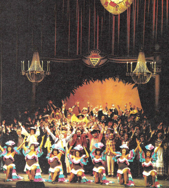 Divertissementchen um 1985- Schlussapplaus im Bühnenbild
