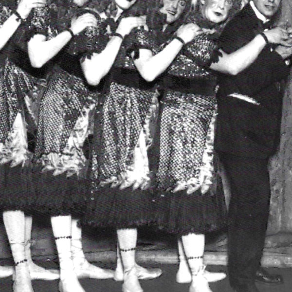 Zillche vun der Wolkenburg oder da Draum vum Glöck - Divertissementchen 1916 - Balletttänzerinnen in Pose
