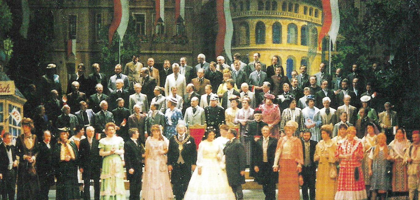 Olympisch För - Divertissementchen 1984 - Großer Chor in historischer Kulisse