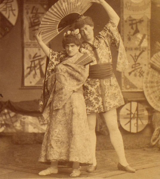 Der kölsche Mikado oder eine Nacht in Filipo - Divertissementchen 1888 - Zwei Solisten in fernöstlichen Kostümen
