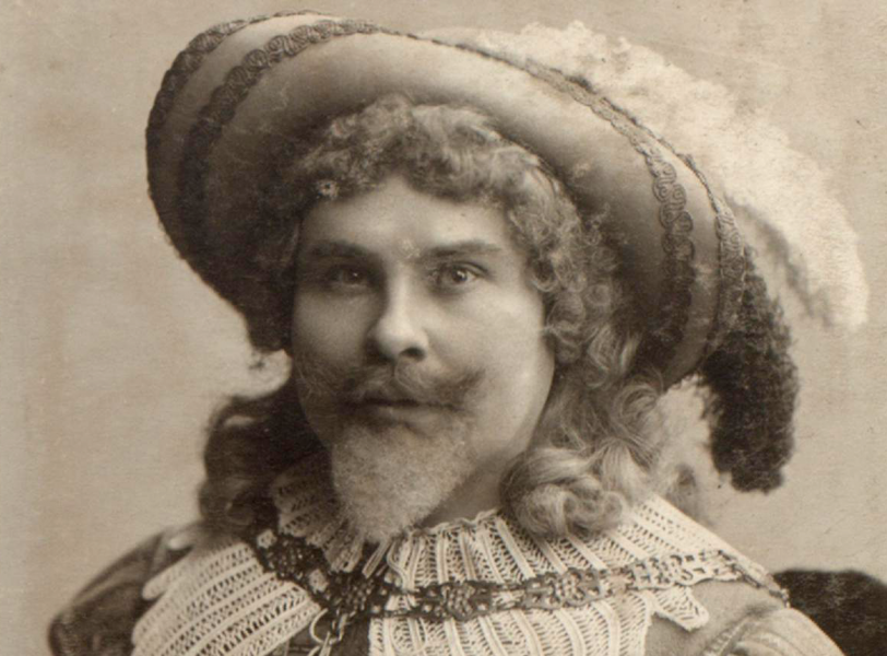 Jan un Griet - Divertissementchen 1904 - Solist im Kostüm blickt in die Kamera