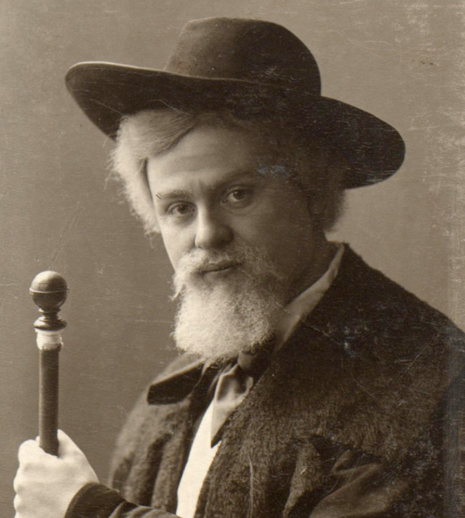 Jan un Griet - Divertissementchen 1904 - Solist im Kostüm blickt in die Kamera