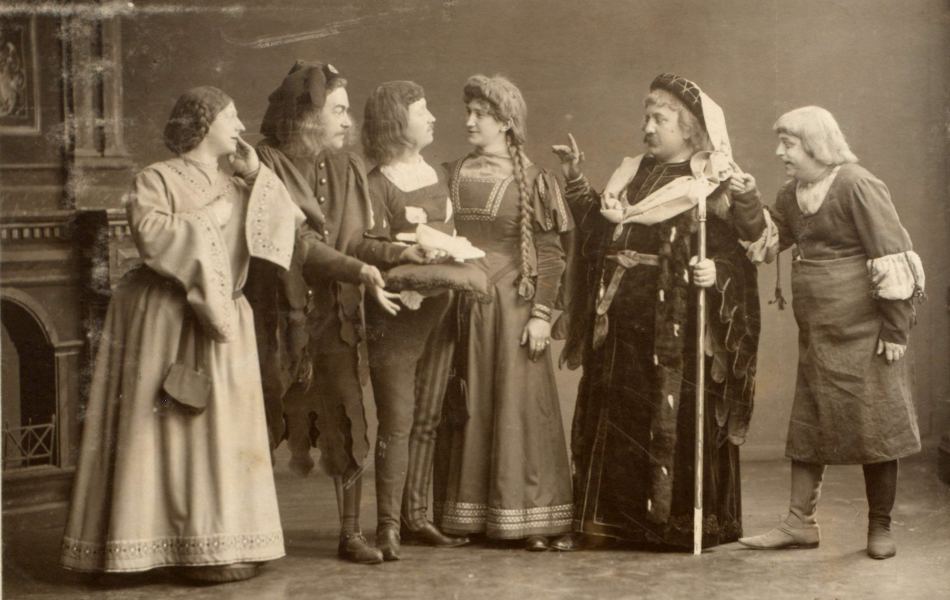Die Heinzelmänncher zo Kölle - Divertissementchen 1908 - Gruppenbild mit zwei liebreizenden Damen