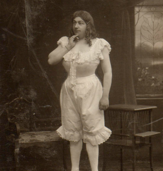 Et Kättche vun Kölle - Divertissementchen 1914 - Solist in Damenrolle in Unterkleidung