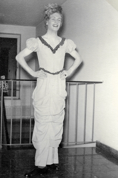 Miss Kölle - Divertissementchen 1958 - Darsteller posiert backstage
