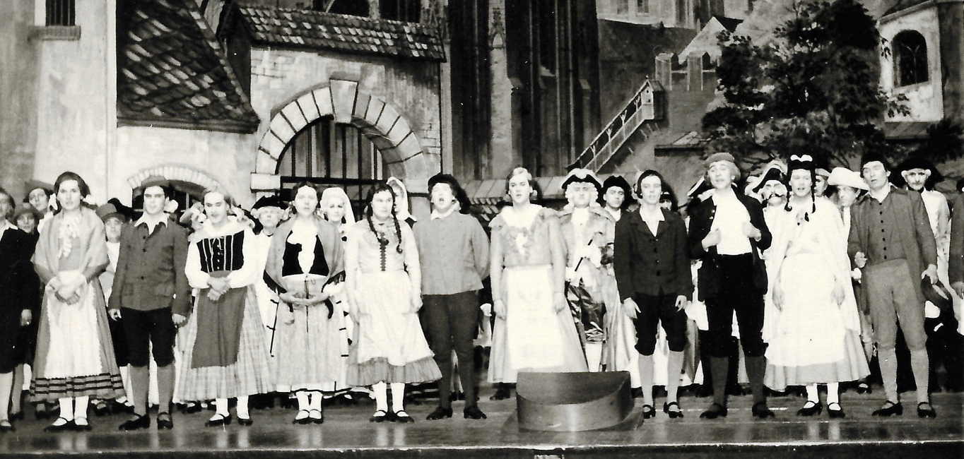 En dr Kayas Nummer Null - Divertissementchen 1963 - Großer Chor im Szenenbild