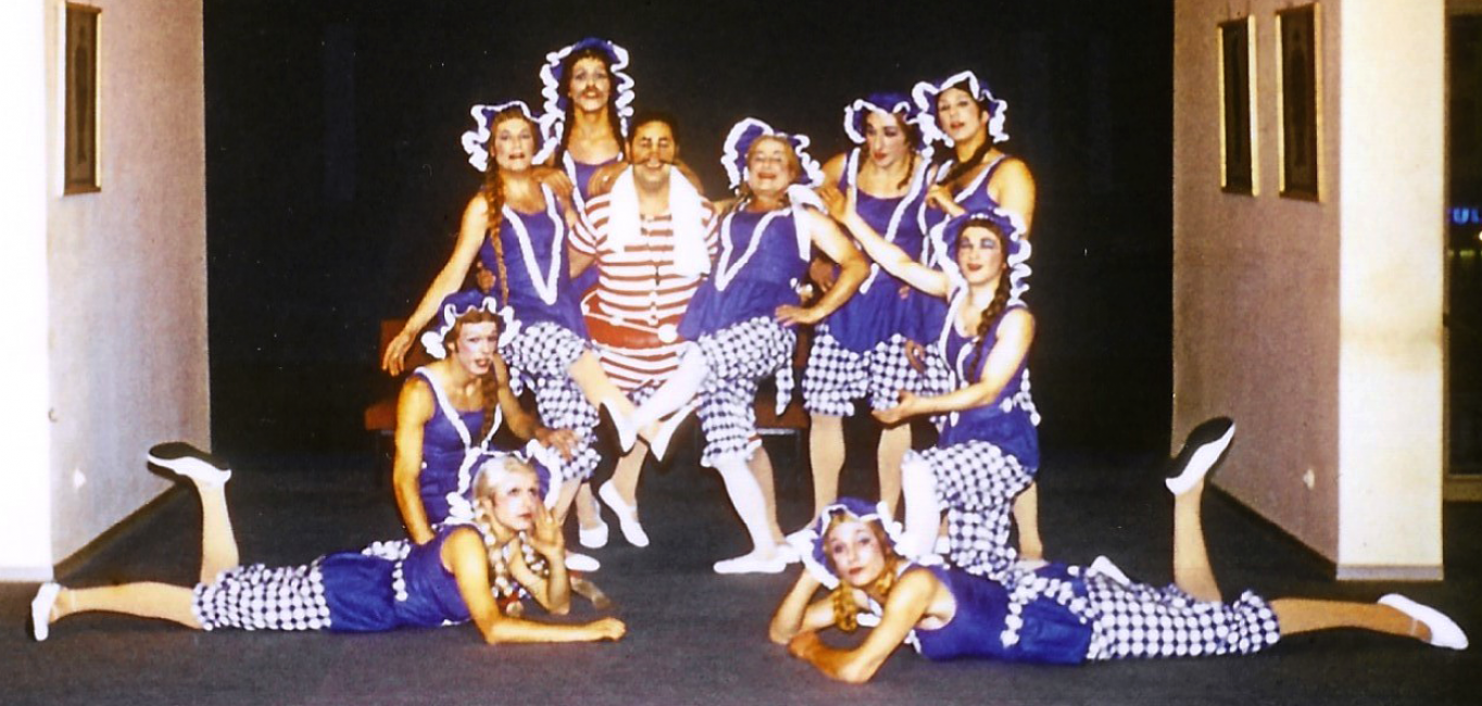 En Schiffstour noh Königswinter - Divertissementchen 1972 - Ballett in Pose