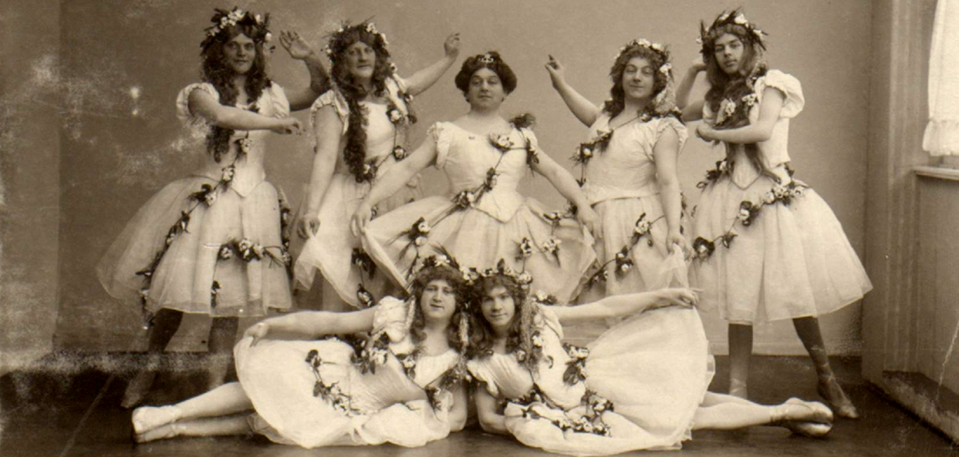 Der Feensee - Divertissementchen 1910/11 - Zillche-Ballett in Pose