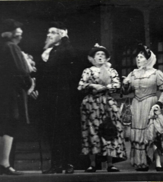 Spook om Steinweg - Divertissementchen 1935 - Darsteller im Bühnenbild