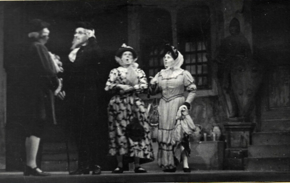 Spook om Steinweg - Divertissementchen 1935 - Darsteller im Bühnenbild