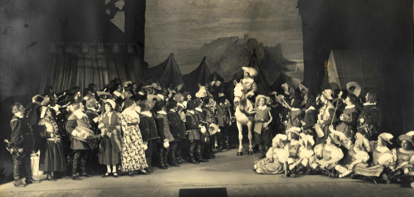 Gineral vun Werth - Divertissementchen 1937 - Chor und Solisten im Bühnenbild