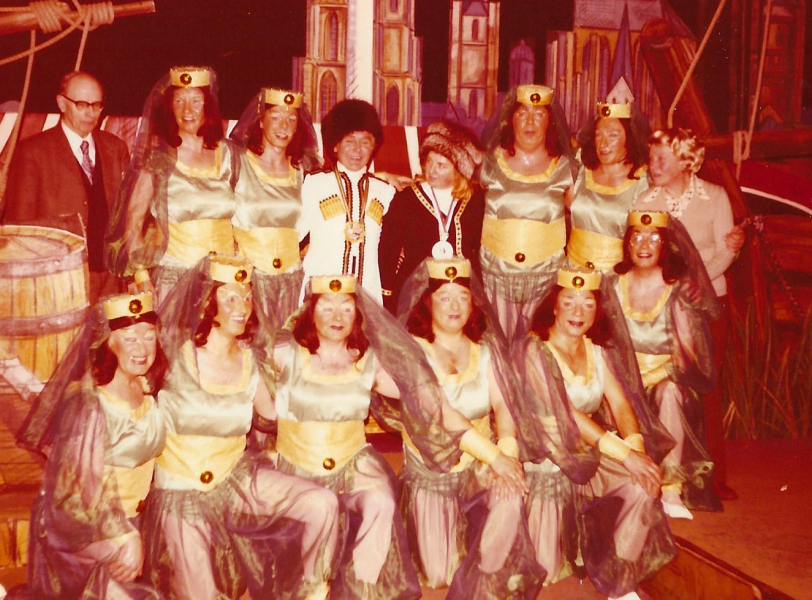In d´r Kayjaß Nummer Null - Divertissementchen 1976 - Ballett im Gruppenbild mmit Choreographen