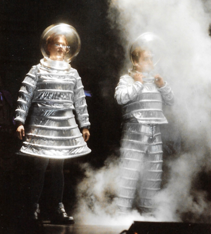 Nie mie Kölsch - Divertissementchen 2001 - Darsteller in futuristischen Kostümen