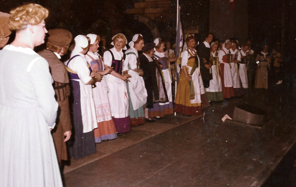 Poßkreeg en Kölle - Divertissementchen 1954 - Chor auf der Bühne