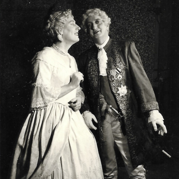 Casanova en Kölle - Divertissementchen 1956 - Darsteller als Paar in historischen Kostümen