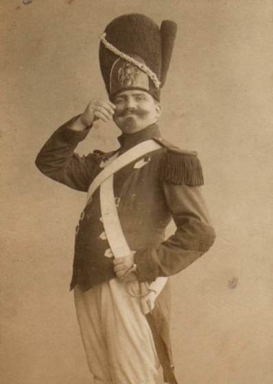 Der Reichsdag zo Kölle oder Kaiser Max en der Brauergaffel - Divertissementchen 1905 - Darteller in militärischer Uniform