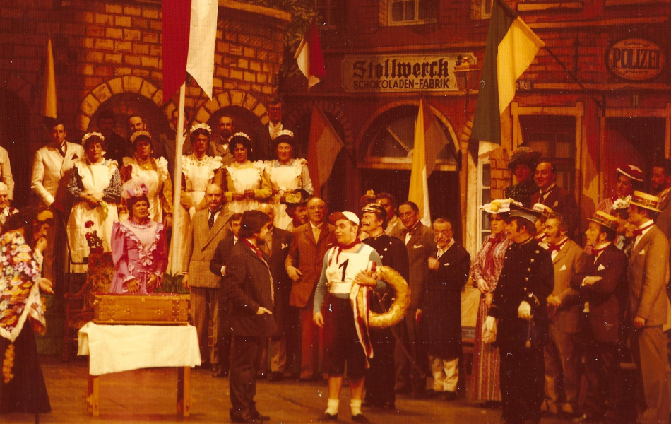 Et Carmen vun dr Bottmüll - Divertissementchen 1979 - Solisten und Chor in Szene