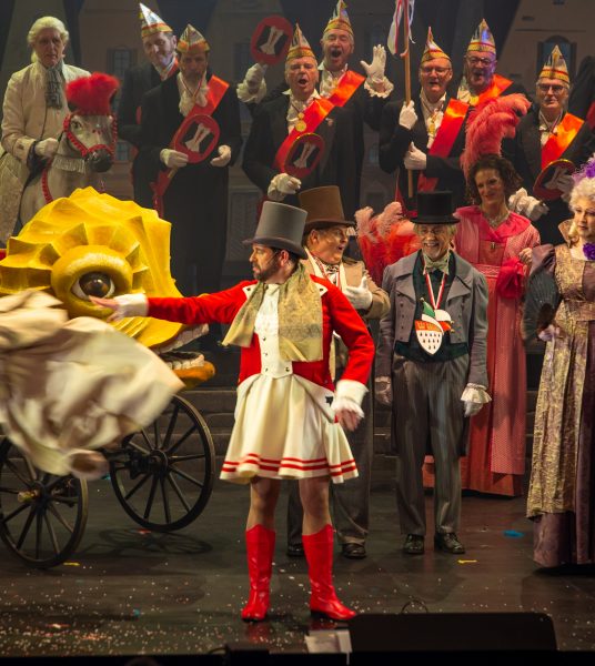 Fastelovend zesamme! - Divertissementchen 2023 - Solist und Ensemble in Szene