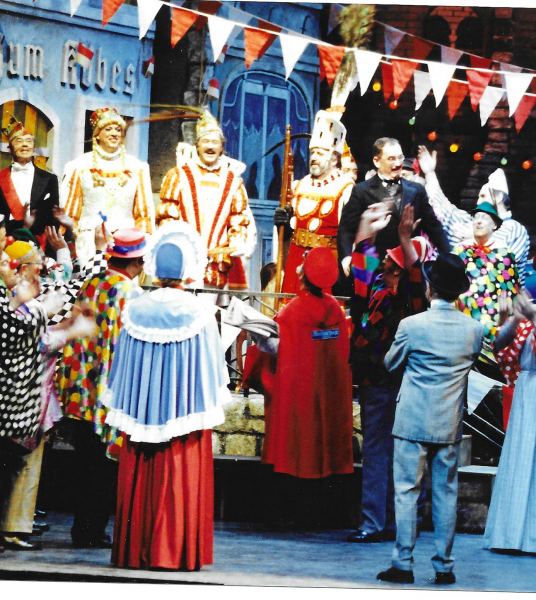 De Weltenbummler - Divertissementchen 1993 - Darsteller mit Dreigestirn in Karnevalskostümen