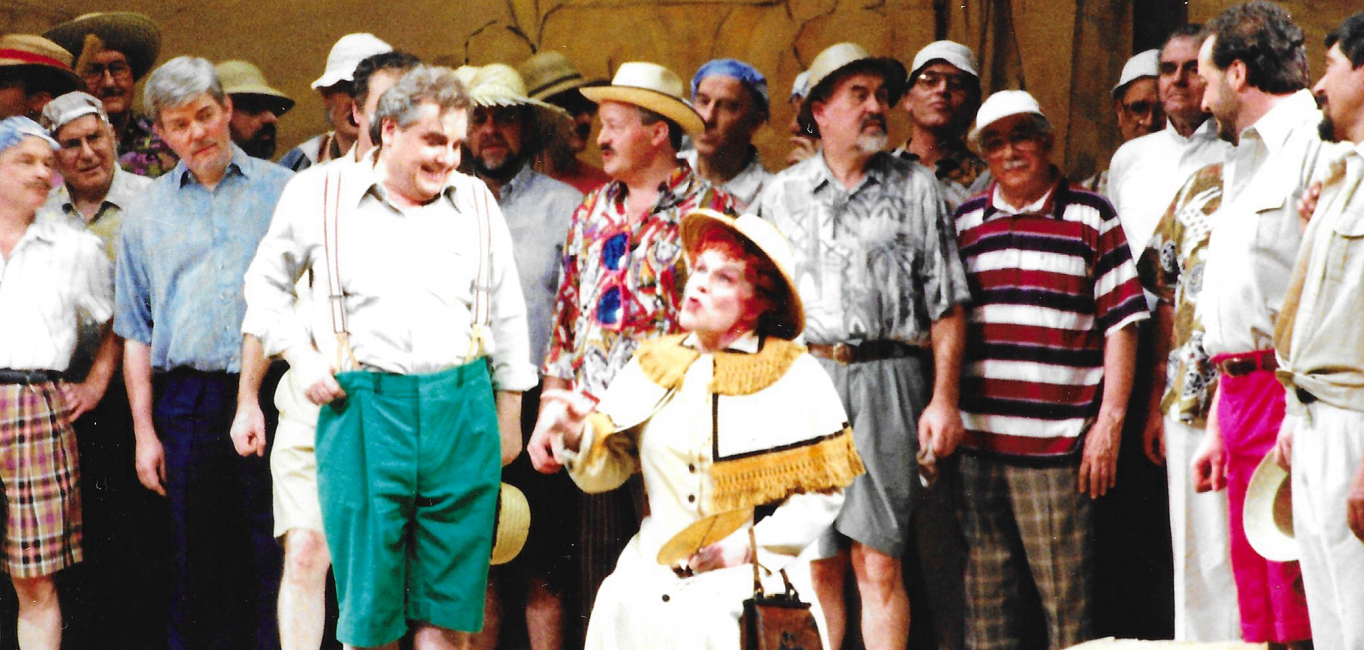 De Weltenbummler - Divertissementchen 1993 - Darsteller und Chor im Bühnenbild