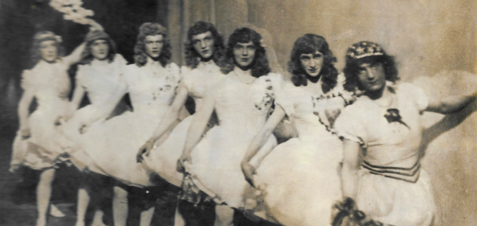Zillche vun der Wolkenburg oder da Draum vum Glöck - Divertissementchen 1921 - Balletttänzer in Pose