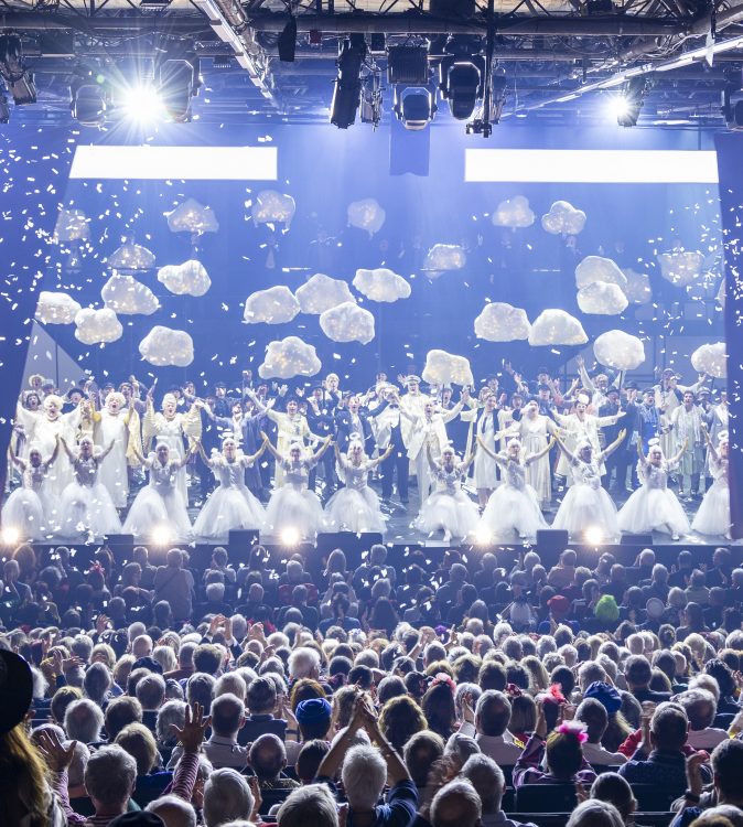 Jubel beim Schlussapplaus - E Levve för Kölle - Divertissementchen 2026